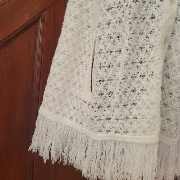Vintage Crochet Poncho Shawl Cape Crème Womens One Size Fringe English Village - Picture 4 of 6